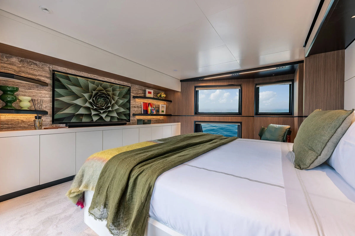 SQUALO 100’ FT Yacht