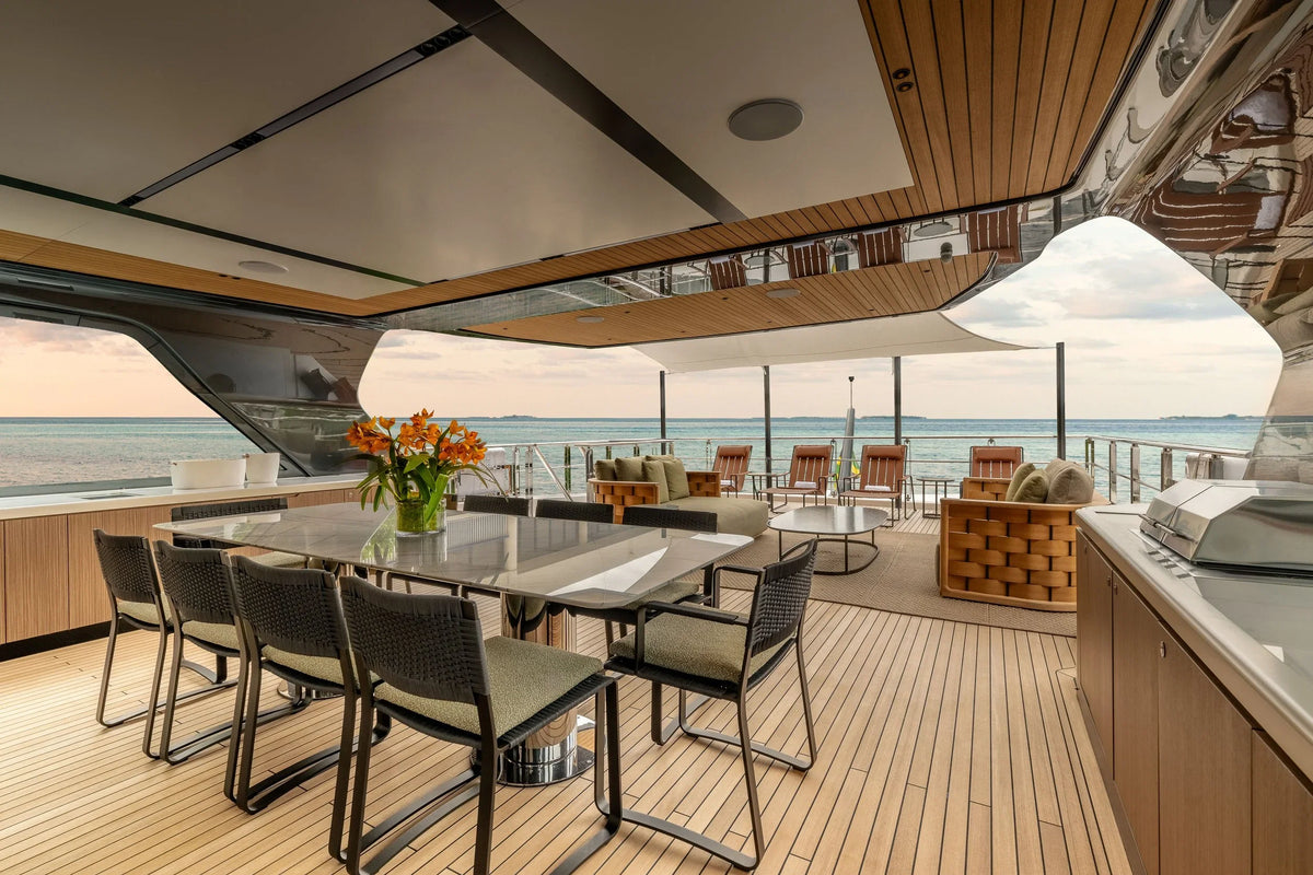 SQUALO 100’ FT Yacht