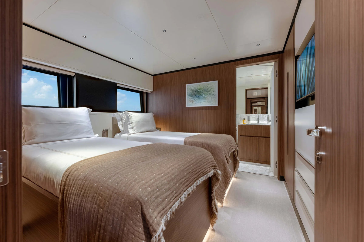 SQUALO 100’ FT Yacht