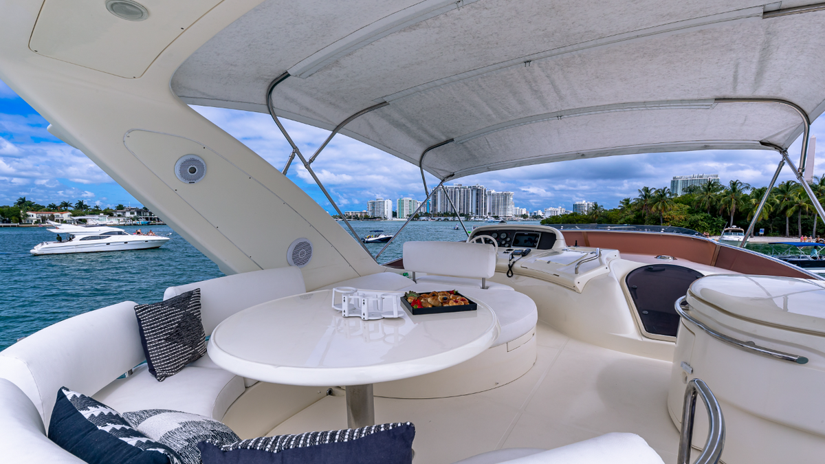 Sealine 70’ FT Yacht